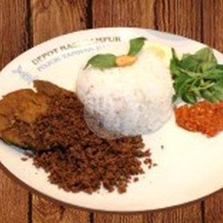 Sop Buntut menu Depot Nasi Campur Pojok Tambak Bayan, Rungkut Asri