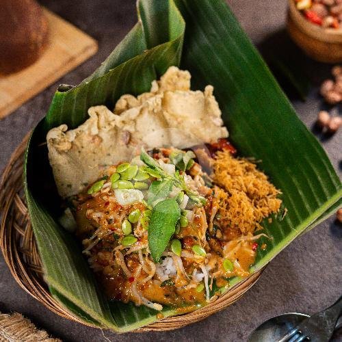Lontong Pecel menu Pecel Madiun Mbak Nina, Walikota Mustajab