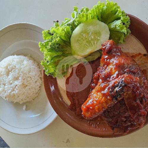 Petualangan Kuliner di Warung Watugede Singosari: Mencicipi Nasi Rames dan Ayam Goreng Kremes