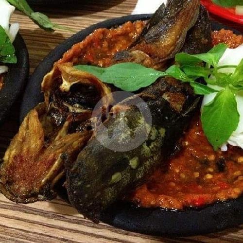 Ayam Goreng menu Pecel Lele Mas Kevin, Imogiri Barat