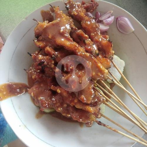 5 Tusuk Sate Ayam + Lontong menu Sate Ayam Ponorogo Pak Mangun (Bibit) Cabang Proliman Balapan, Kartasura