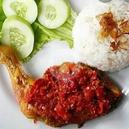 Ayam Penyet + nasi + tahu/tempe + nutrisari dingin menu Ayam Presto Novi, Kampung Dalam