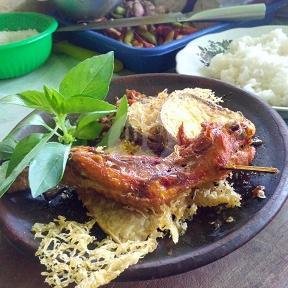 Tahu & Tempe Penyet menu Penyetan Mbah Wito, Kartoharjo