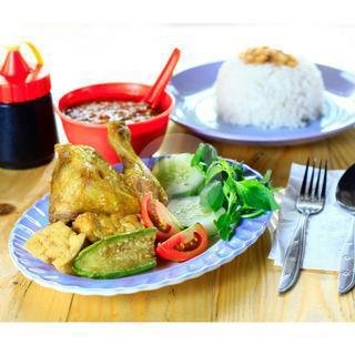 Nasi Ayam Goreng menu Warung Imood, Gubeng Kertajaya