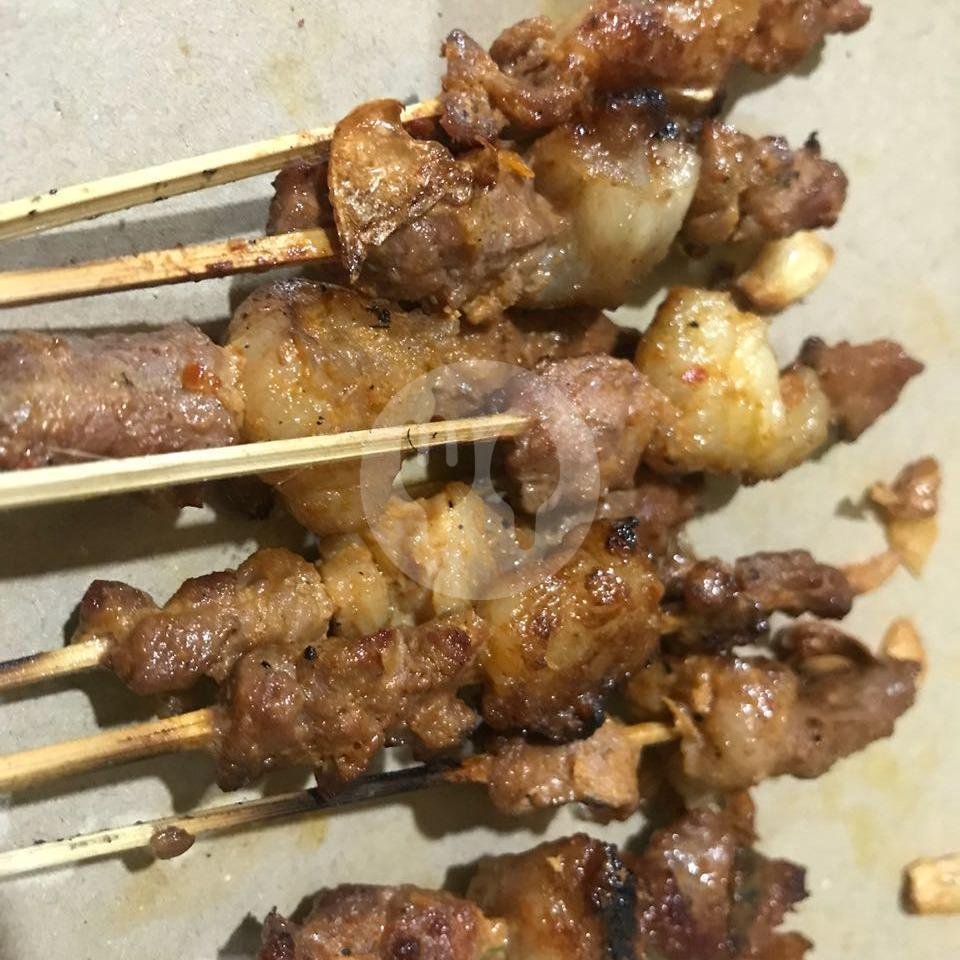 Sate Sapi Bumbu Kacang menu Sate Asin Pedas Mas Acong, Pandawa