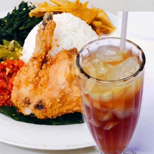 Nasi Ayam Goreng +es Teh Manis menu RM Pondok Minang, Jelambar Baru