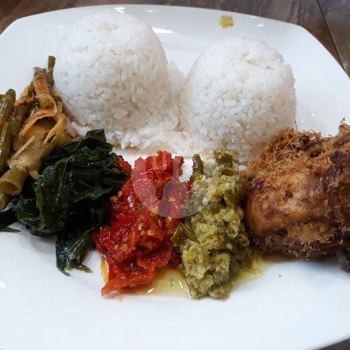Nasi Ayam Bakar + Teh Es + Kerupuk menu Rumah Makan Ampera Daun Mas, Nanggalo