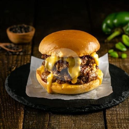 Beef Burger menu Burgerax, Selokan Mataram