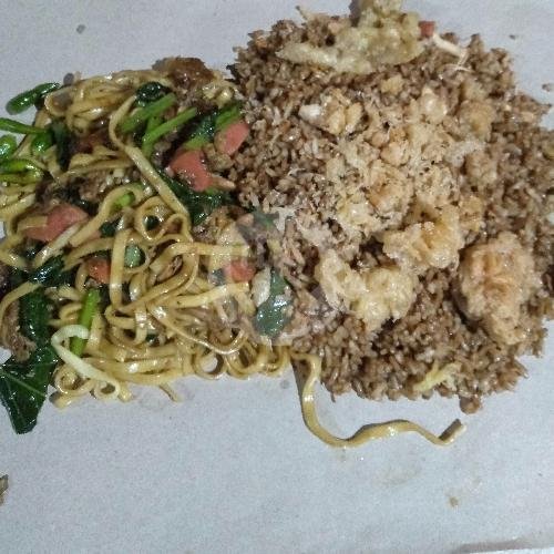 Mie Kuah menu Nasi Goreng Hitam Mas Bambang, Sukoharjo