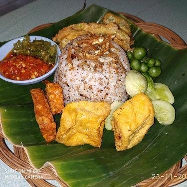 Nasi To + Telor Dadar menu Nasi TO Kang Omet, Perum Cisalak