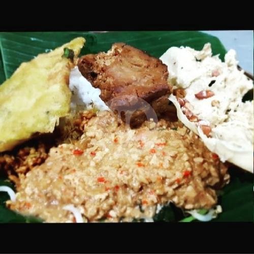 Paru Sapi Goreng menu Pecel Pincuk, Kalibata