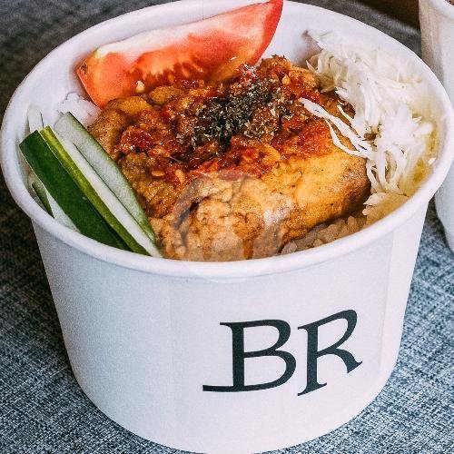 Review Bukan Ruang: Kafe Nyaman di Kemang untuk Kuliner dan Bekerja