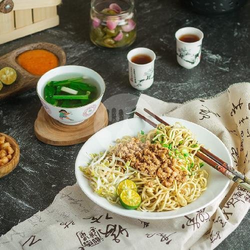 Mie Ayam (Jumbo) menu Bakmi Aloi, PIK