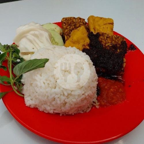 Es Teh menu Nasi BEBEK KHAS MADURA mas Joko, Jalan Kendalsari No 2 Malang