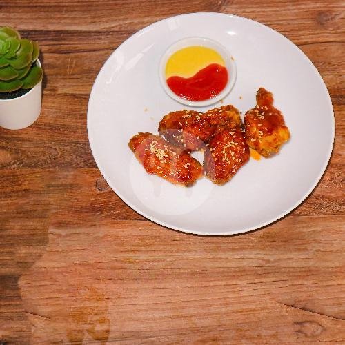 Chicken Quesadillas menu LOOWE CAFE & KITCHEN, Jl Raden Saleh