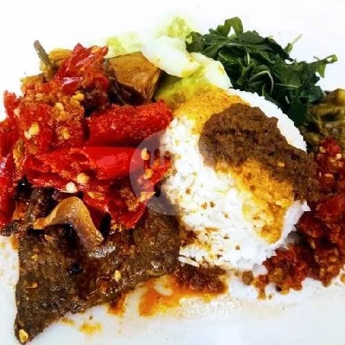Nasi Dendeng Batokok Lado Hijau menu Nasi Kapau Sari Bundo Keramat