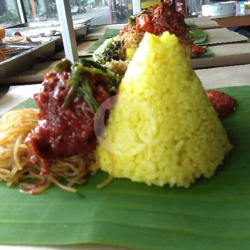 Super Standart Nasi Uduk menu Bu Yuyun Nasi Kuning & Nasi Uduk, Banyuwangi