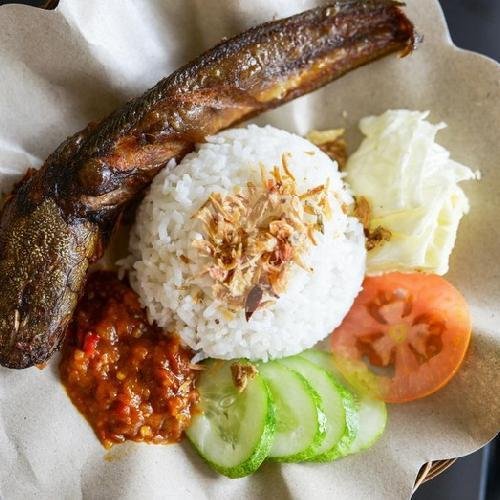 paket pecel lele + nasi +tahu tempe goreng + lalap + sambel menu WARTEG MUSTIKA BAHARI, H , TEN