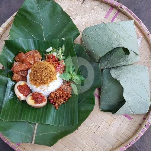 Sego Berkat Kikil Mercon menu Sego Berkat Godhong Jati - Sumur Batu