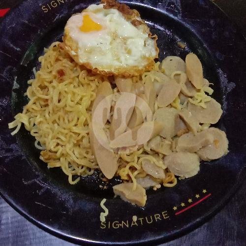 Magelangan Mie Hype Abis(mie Pedes) + Baso menu Warmindo Rikat, Sunan Kudus