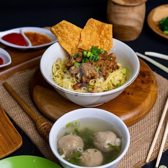 Mie Ayam Hot Plate menu Bakso Alex, Sukoharjo