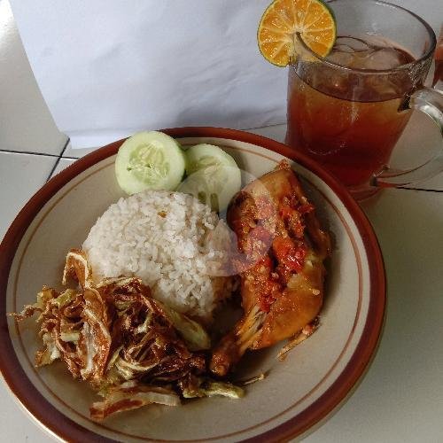 Paket Lapar 4 menu Penyetan Mas Kobis Plemburan, Kaliurang