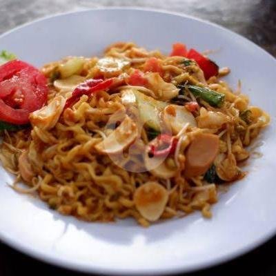 Mie Rebus menu Nasi Goreng Mang Ikin, Bunderan Kedawung