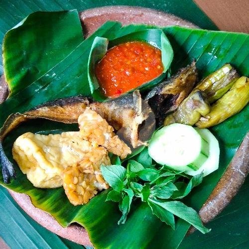 Sate Kulit Ayam menu Sate Ayam Mak Tirah, Simokerto