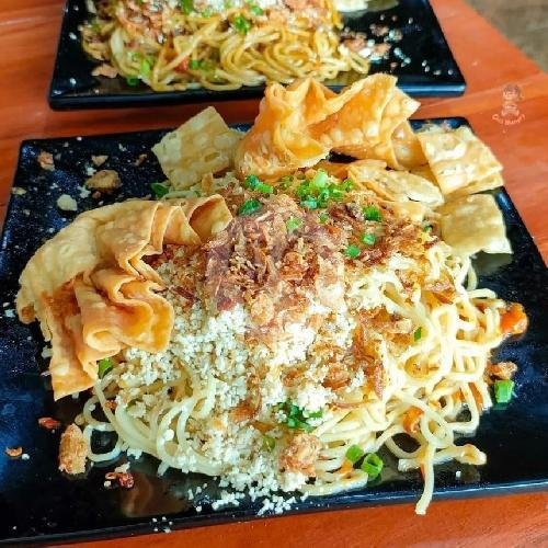 Mie Hotlaza Ala Mie Gacoan: Surga Pedas di Banyuwangi Kota