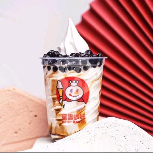 Strawberry Lucky Sundae menu Mixue, Padalarang Raya