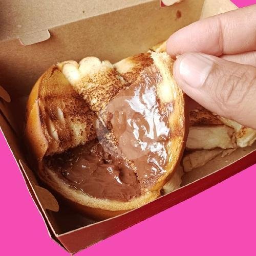 Roti Bakar SilverQueen menu Pisang Nugget Rajo Rawamangun, Jalan Tenggiri