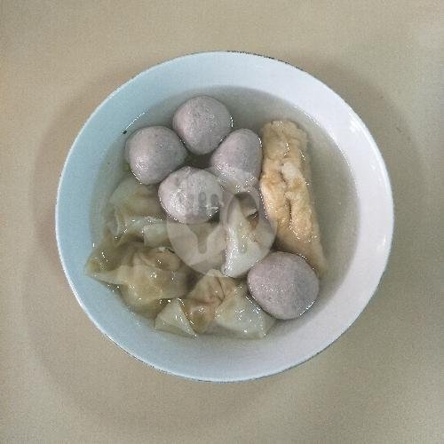 Baso Tahu menu Mie Lezat, Luna