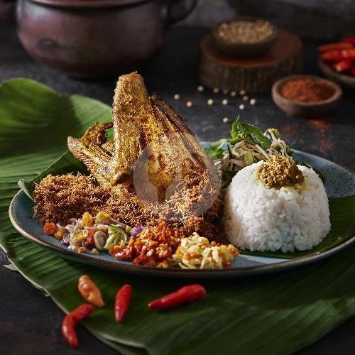 Paha Bebek Rempah menu Warung Bebek Goreng H. Slamet, HR. Muhammad