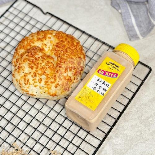 HBD + ikon love + 2 lilin kecil menu Alodia Homemade, Tubagus Ismail