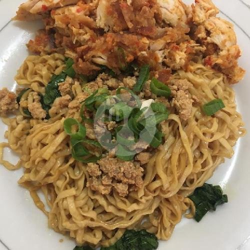 Review Mie Ayam Bandung Cik Yen: Kenikmatan Mie Ayam Pangsit Basah di Semarang