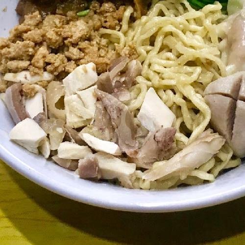 Bakmi / Bihun / Kwetiau Pangsit Rebus menu Bakmi Shanghie, Gajah Mada