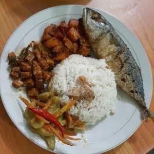 Nasi Rames Rendang menu Warteg Bu Dewi, Palebon, Pedurungan Semarang