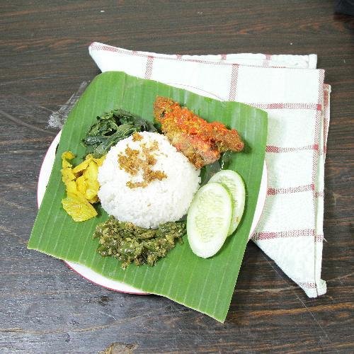 Rendang Ayam Khas Padang menu Nasi Padang Surya Minang, Dago Barat