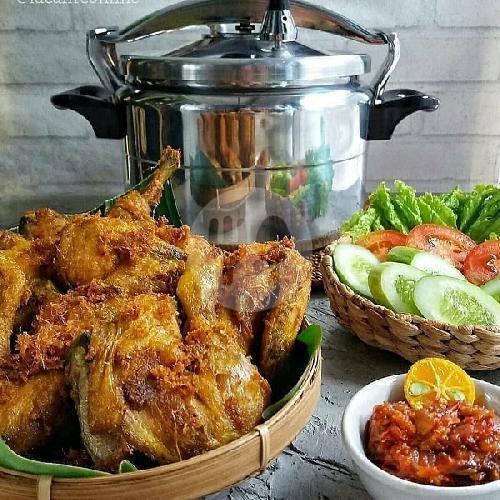 Tahu Gejrot Sedap Mantap menu Lalapan Belut Cripy Cak Hadi, Gadang