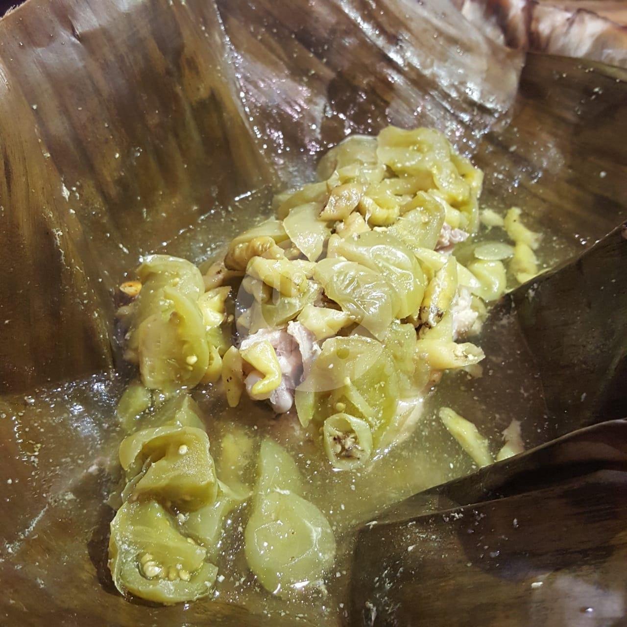 Garang Asem Ayam Kampung menu Ayam Bakar Goreng Lombok Abang, Tlogosari