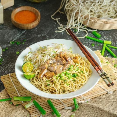 Mie Ayam Nusantara (Jumbo) menu Bakmi Aloi, Darmo Barat