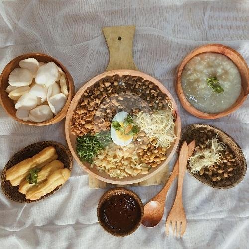 Bubur Ayam Pak Puji: Kenangan Manis di Tengah Kota Surabaya
