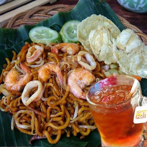 Nasi Goreng Mawut Biasa + Es Teh menu Nasi Goreng Seafood 23, Pandega Marta