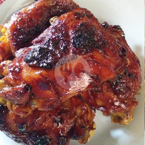 Ayam Goreng + Sambal + Lalapan menu Karjo Penyetan Sesambelan, Gurameh Raya