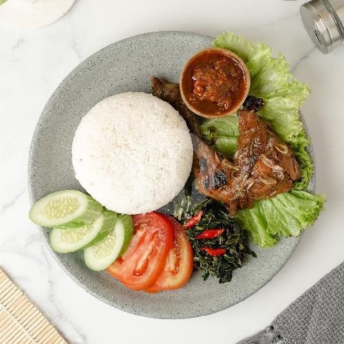 Ayam Bakar Madu Komplit menu Pawon Mbak Yuli, Hegarmanah