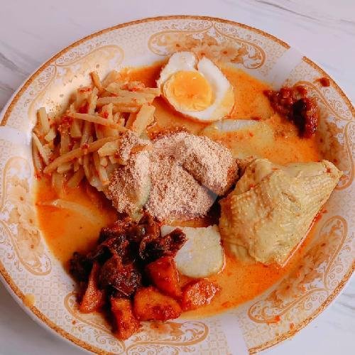 Kare Ayam menu Lontong Mie Babah 'HOI', Tambaksari