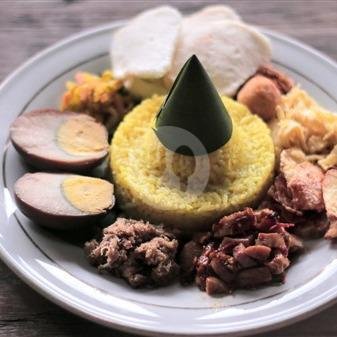 Review Tumpeng Solo: Kuliner Khas Solo yang Cozy dan Lezat di Banjarsari
