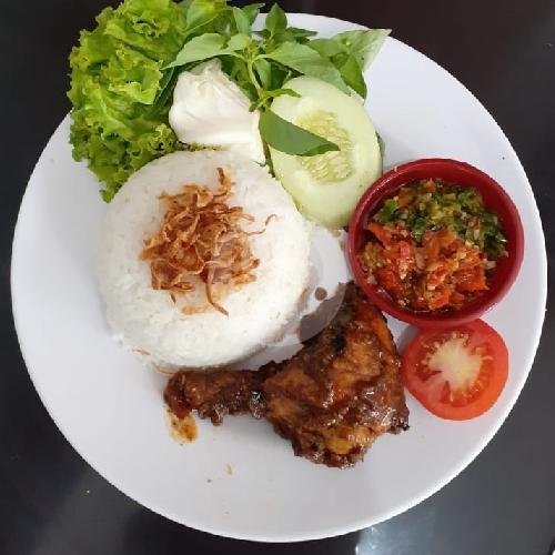 Nasi Lalapan Rempelo Ati Sambal Balado menu Warung Addin, Karya Wiguna