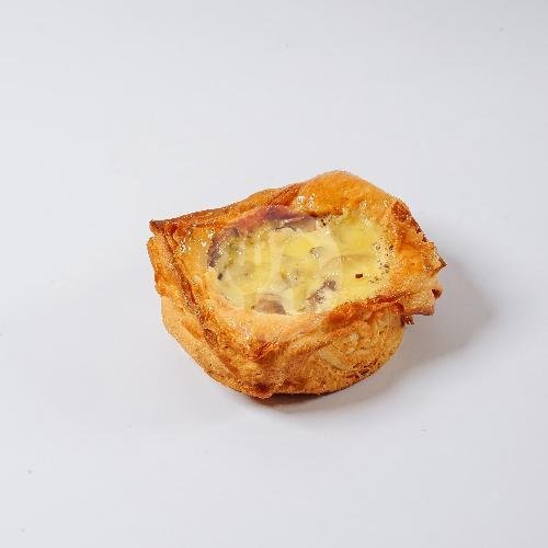 Matcha Cruffin menu Latre Patisserie, Menteng