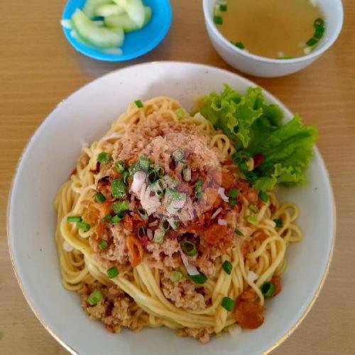 Mie Ayam Pangsit Yamin Manis menu Mie Karisma, Sedati